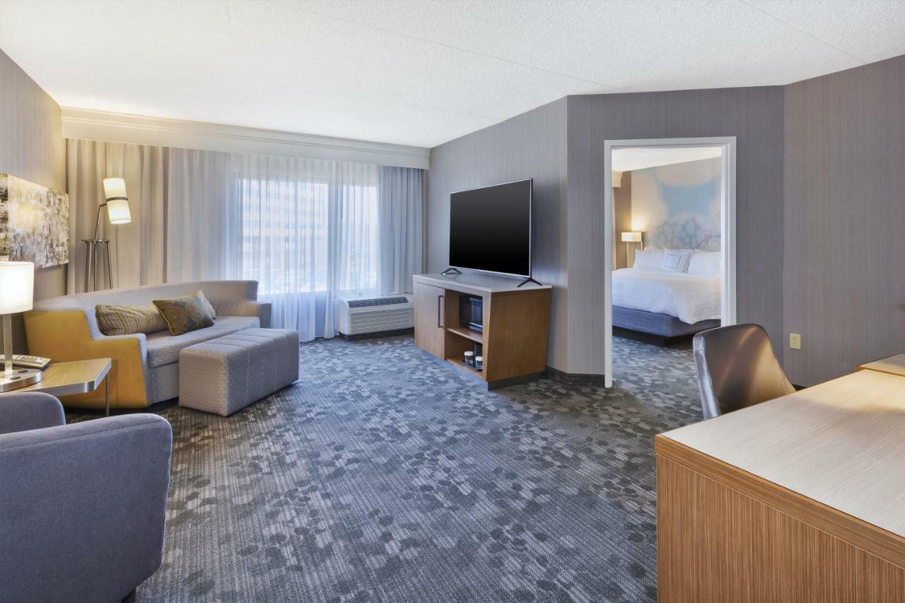 Courtyard By Marriott Secaucus Meadowlands Hotel Bagian luar foto